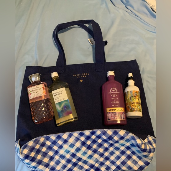 Bath & Body Works Other - 🆕BATH AND BODY WORKS SHOWER GELS, OIL MIST SPRAY AND TOTE BAG🌸